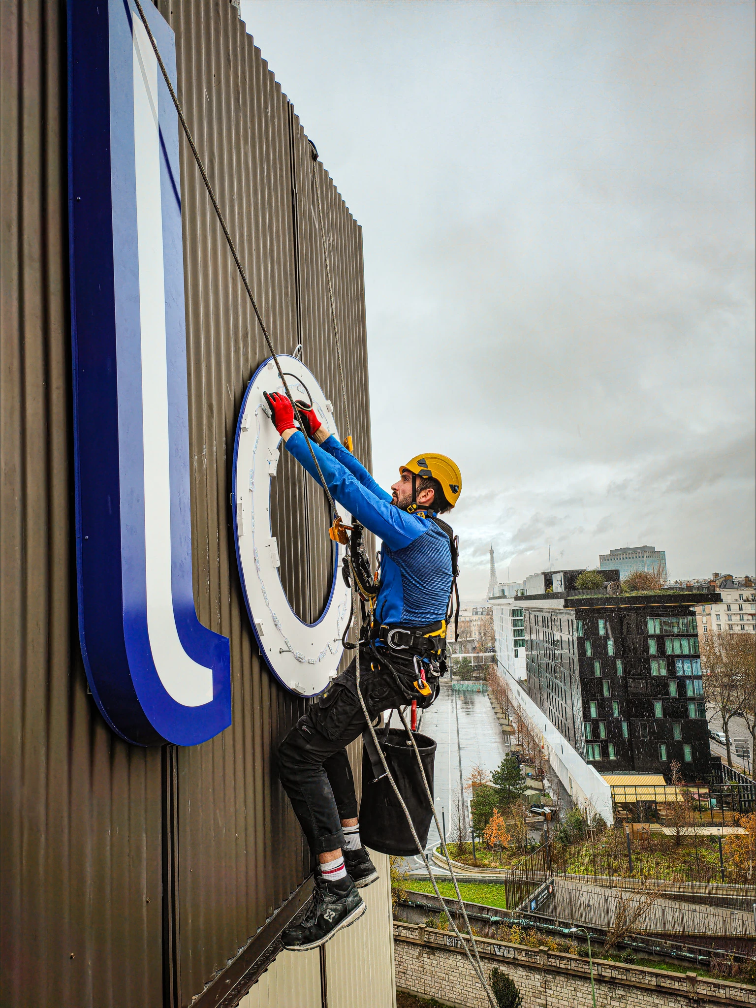 Pose d’enseigne hôtelière à Roissy-en-France
